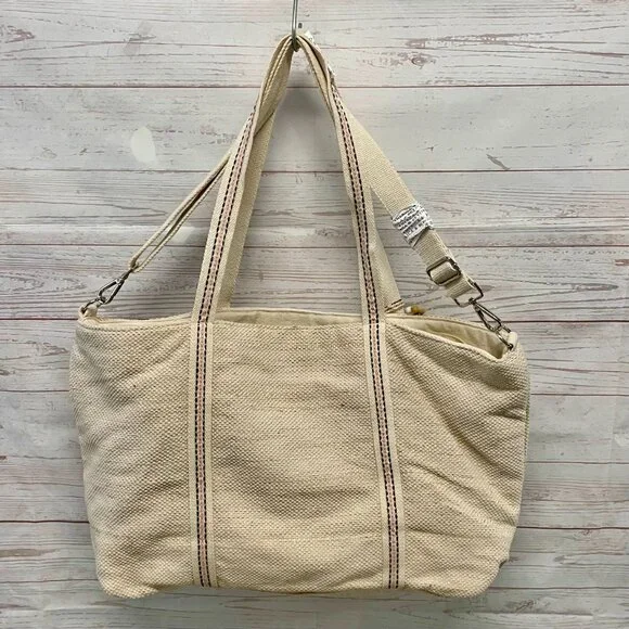 America & Beyond Beaded Weekender Bag - Picture 2 of 10